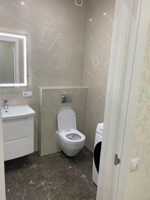 Люкс Апартаменти В Центрі Міста ,Жк Театральний Rivne Bagian luar foto